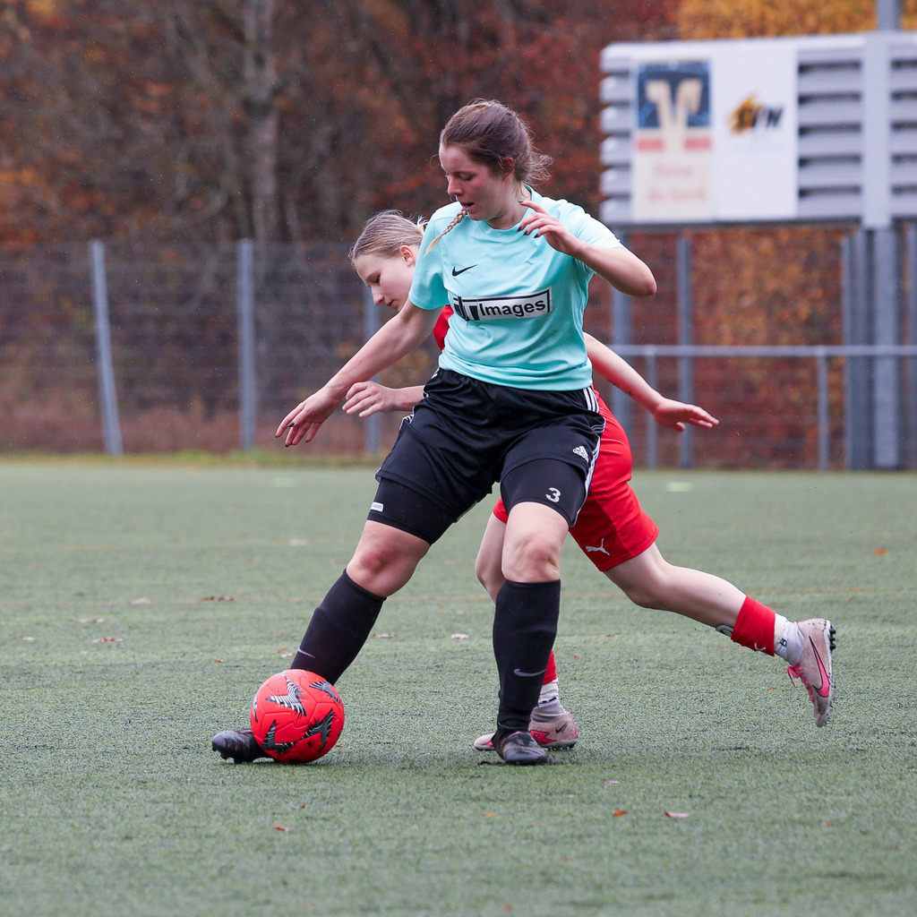 FCHWAS_251102_4629 | 1.FC Heidenheim 1846 II vs. SGM DJK-SV Wasseralfingen/Neuler, Fußball, Frauen, Bezirksliga, 2025/2026, 8. Spieltag, 02.11.2025 in Mergelstetten (Foto: Michael Bulling) - Realisiert mit Pictrs.com