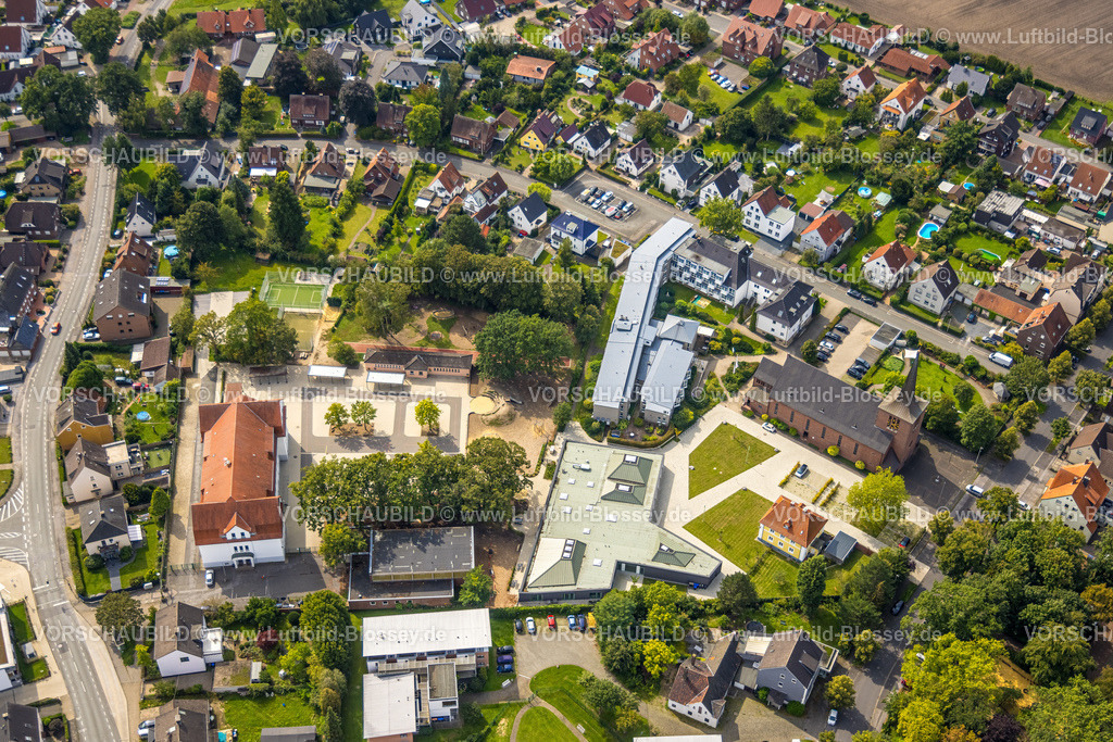 Hamm230902307 | Luftbild, Caritas-Altenheim St. Josef und kath. Heilig Kreuz Kirche, Stadtbezirk Herringen, Hamm, Ruhrgebiet, Nordrhein-Westfalen, Deutschland