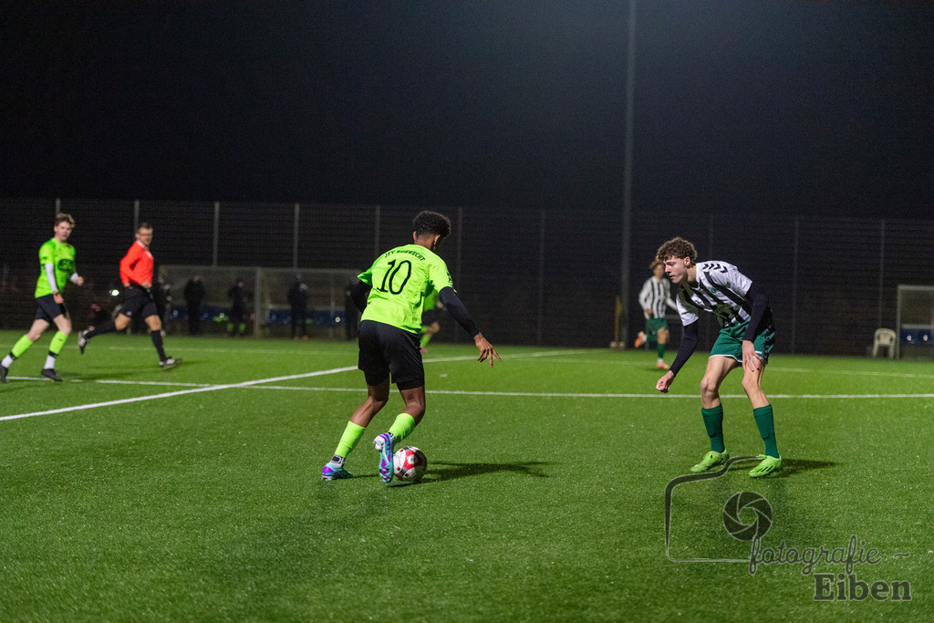 JFV Edewecht-VFL Oldenburg | A-Jugend Bezirkspokal; JFV Edewecht (grün)-VFL Oldenburg (weiß) am 27.02.2024; in Edewecht (Sportpark Göhlenweg), Photo: Philip Eiben 2024 - Realisiert mit Pictrs.com