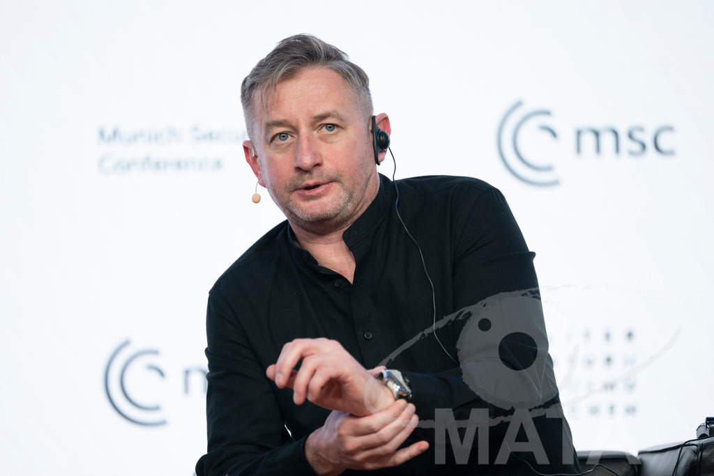 _DWA2946 | Die MSC Security and Literature Series der Münchner Sicherheitskonferenz wird von der ZEIT mitveranstaltet und vom Literaturhaus München unterstützt. Am Donnerstag, 12. Februar (19-20 Uhr), spricht Autor Serhiy Zhadan aus Charkiw mit Chrystia Freeland, Sonderbeauftragte für den Wiederaufbau der Ukraine und ehemalige stellvertretende Premierministerin Kanadas, über die Zukunft der Ukraine - Realisiert mit Pictrs.com