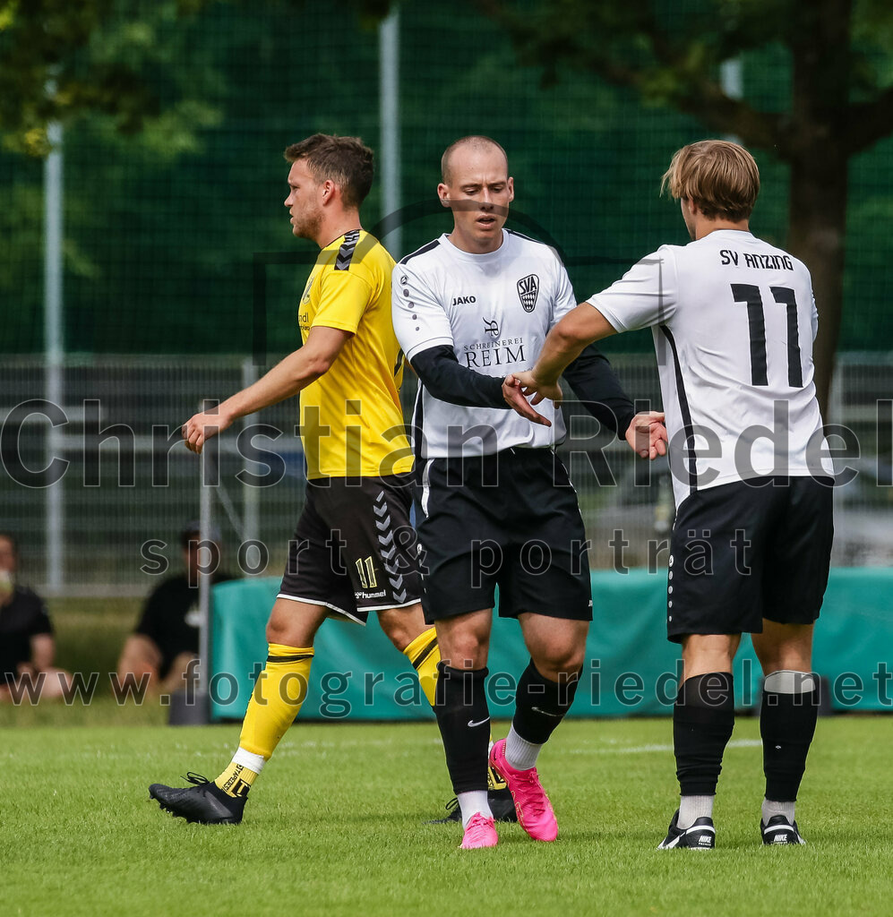 2023-07-23_107_SV_Anzing_gegen_SC_Kirchasch | Anzing, Deutschland, 23.07.2023:
Fußball, Kreisliga 2023 / 2024, Testspiel, SV Anzing gegen SC Kirchasch, Endergebnis: 5:1

Stefan Hackl (SC Kirchasch, #11), Tim Schuster (SV Anzing, #19), Andreas Hetzel (SV Anzing, #11)

Foto: Christian Riedel / fotografie-riedel.net
