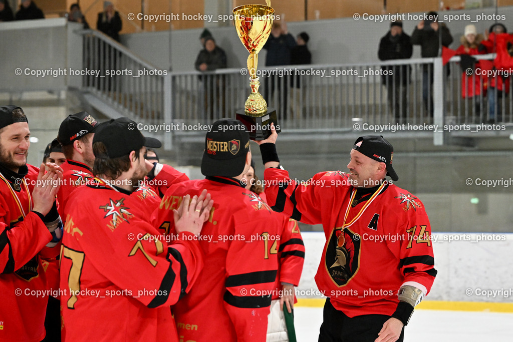 Lendhafen Seelöwen vs. Spartans Althofen | Meisterfeier Spartans Althofen Mannschaft, Lendhafen Seelöwen vs. Spartans Althofen, Lendhafen Seelöwen vs. Spartans Althofen am 14.02.2025 in Ferlach (HTC Eishalle Ferlach), Austria, (Photo by Bernd Stefan)
