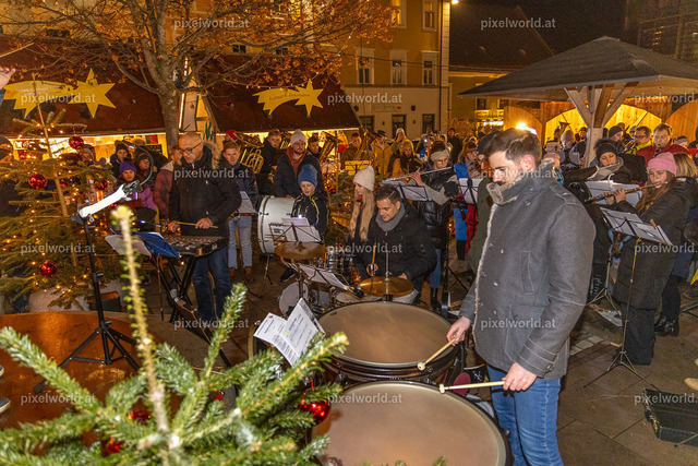 Blasmusikkonzert am Christkindlmarkt | Bildershop von pixelworld.at - Realisiert mit Pictrs.com