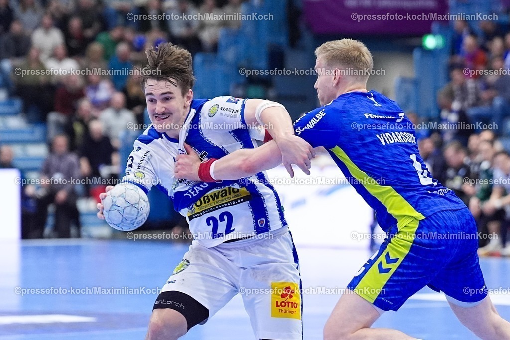 xYDRx19022601032 | 19.02.2026, xydrx, Handball, 1.HBL, VfL Gummersbach - ThSV Eisenach, Schwalbe-Arena: Felix Aellen (ThSV Eisenach #22) im Zweikampf gegen Ellidi Vidarsson (VfL Gummersbach #4)    Photo: xYannisxDreimannxPressefotoKochx