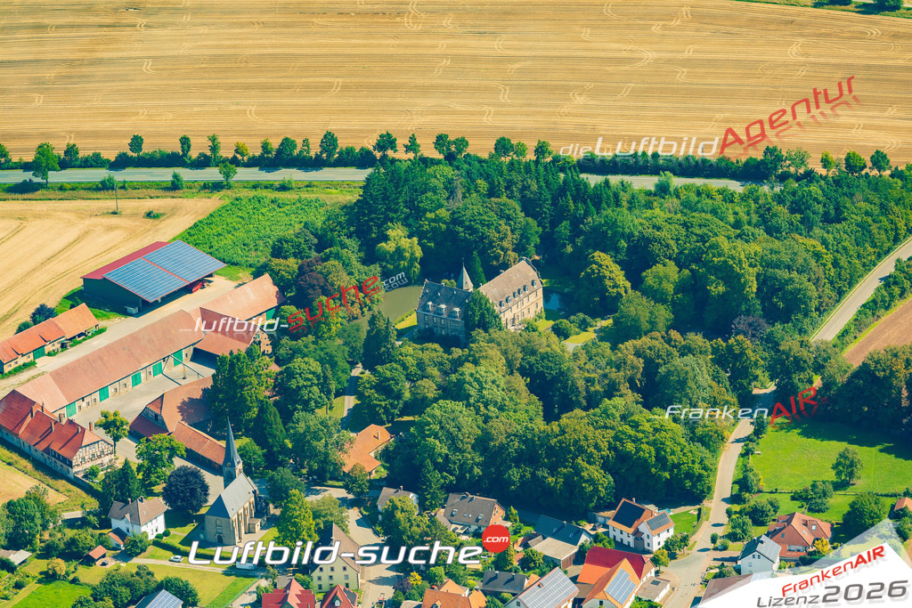 Luftaufnahme Borlinghausen Willebadessen - Die Luftaufnahme wurde 2025 vom UL-Flugzeug heraus erstellt ( ohne Drohne ) - Hochauflösende Luftaufnahme - für professionelle Ausdrucke geeignet. Die Geschenkidee !Mit Lizenz und Bildrechte bestellbar