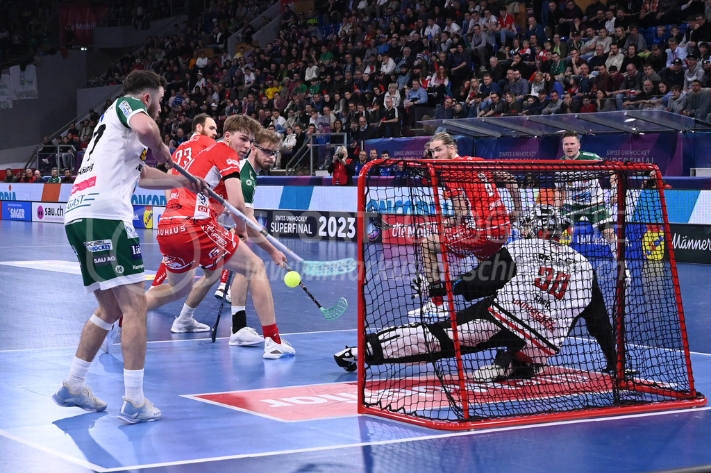 SV Wiler-Ersigen vs Floorball Köniz - 15. April 2023 | SV Wiler-Ersigen vs Floorball Köniz
Stimo Arena, Kloten
Gute Chance für Deny Kaenzig (#77 SV Wiler-Ersigen) gegen Patrick Eder (#30 Floorball Koeniz).
Bild: Sportfotografie Markus Aeschimann | www.markus-aeschimann.ch - Realisiert mit Pictrs.com