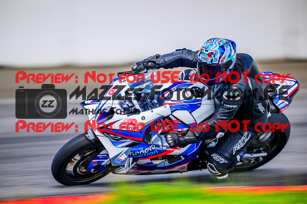 MaZZes_FotoMatrix_240520_6021986_0877 | WEISS