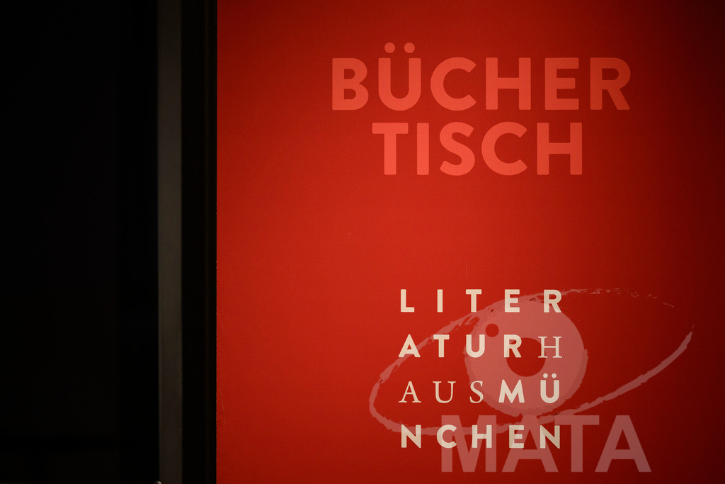 _DWA2712 | Die MSC Security and Literature Series der Münchner Sicherheitskonferenz wird von der ZEIT mitveranstaltet und vom Literaturhaus München unterstützt. Am Donnerstag, 12. Februar (19-20 Uhr), spricht Autor Serhiy Zhadan aus Charkiw mit Chrystia Freeland, Sonderbeauftragte für den Wiederaufbau der Ukraine und ehemalige stellvertretende Premierministerin Kanadas, über die Zukunft der Ukraine - Realisiert mit Pictrs.com