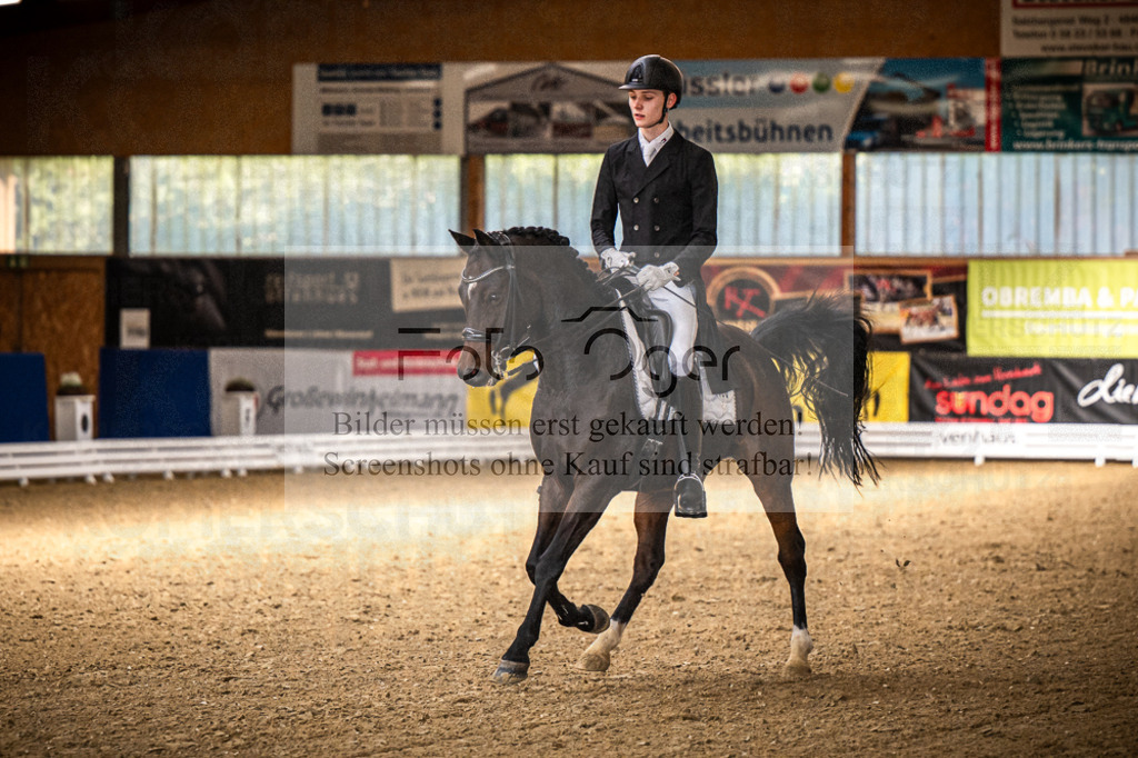 DOS_0881 | Entdecke hochwertige Reitturnierfotos von Foto Oger. Professionell, emotional und authentisch – jetzt Lieblingsmomente im Shop bestellen.Deutschlandweite Turnierfotografie. - Realisiert mit Pictrs.com