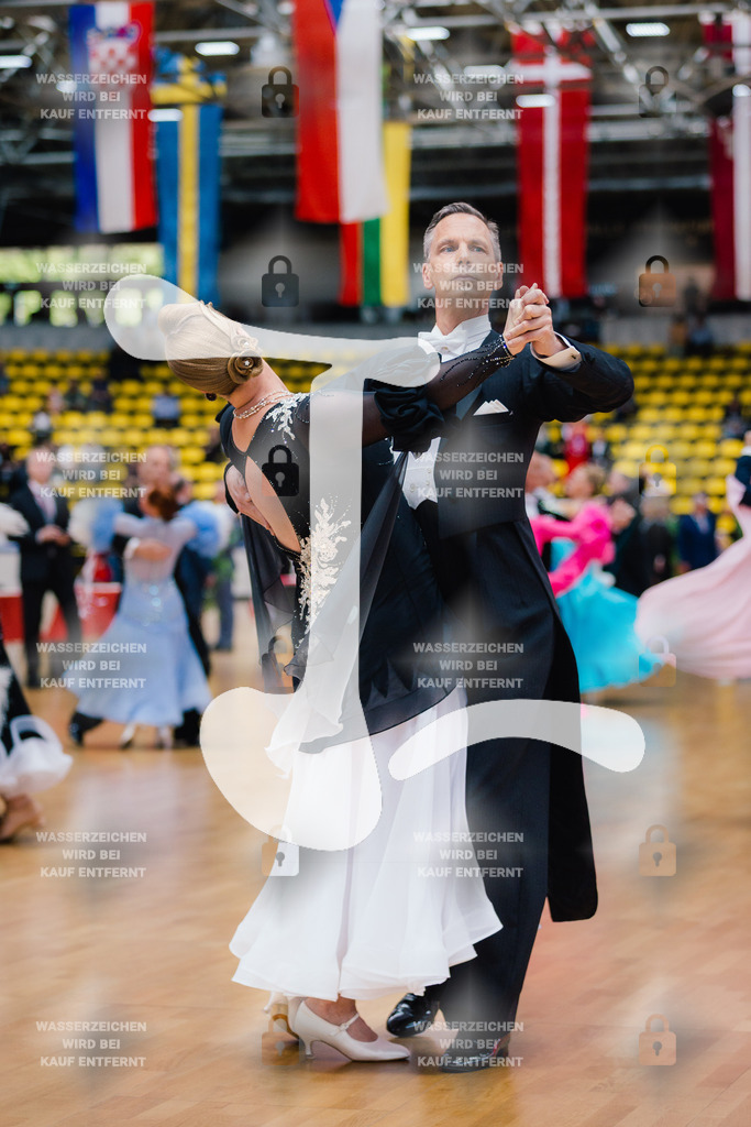 Hessen Tanzt WDSF Open Senior III Standard 84th (297) Dr. Helge Neuner _ Tania Neuner (TSA d. Braunschweiger MTV von 1847 e.V.)-2025-05-17-8112 | Webshop for digital downloads and prints of dance sport, event & show photographer Julian Link - Realisiert mit Pictrs.com