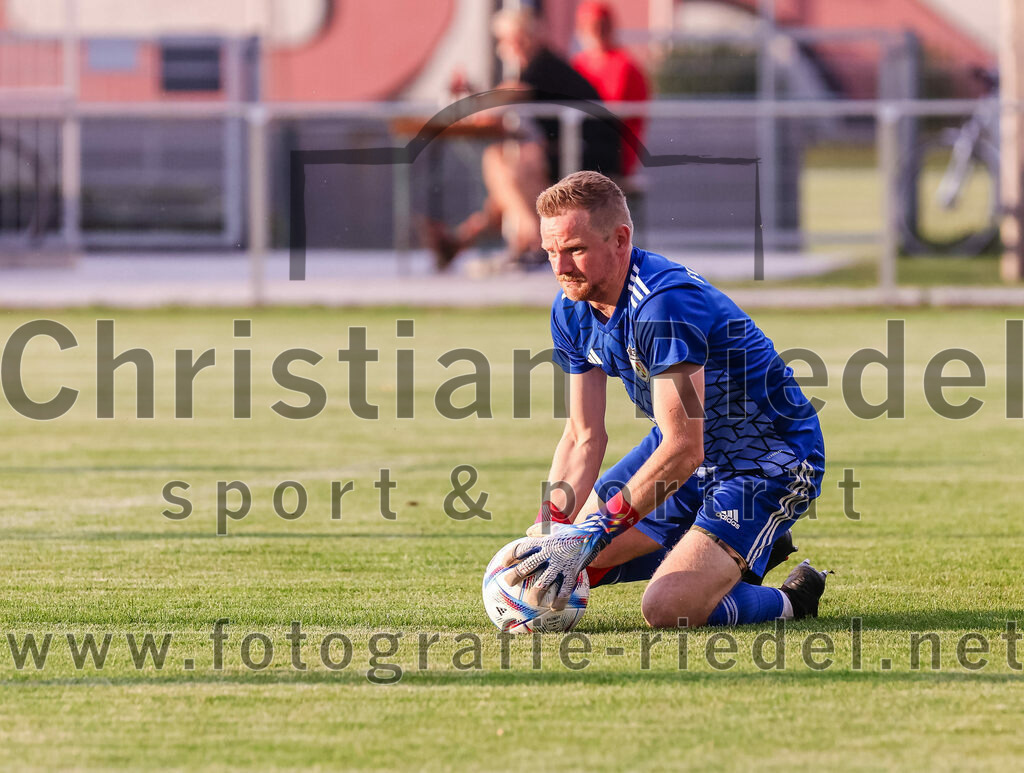 2023-08-25_030_FC_Finsing_gegen_FC_Lengdorf | Finsing, Deutschland, 25.08.2023:
Fußball, Kreisliga 2023 / 2024, 6. Spieltag, FC Finsing gegen FC Lengdorf, Endergebnis: 5:0

Torwart Johannes Preis (FC Lengdorf, #1)

Foto: Christian Riedel / fotografie-riedel.net