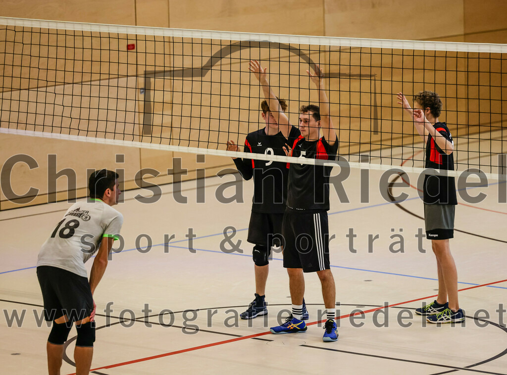 2021-11-27_121_TuS_Oberding_II_gegen_MTV_1881_Ingolstadt_III | Oberding, Deutschland, 27.11.2021:
Volleyball, Kreisliga 2021 / 2022, 5. Spieltag, TuS Oberding II gegen MTV 1881 Ingolstadt III, Endergebnis: 3:2

Hayden Lorenz (TuS Oberding, #9), Corbinian Prell (TuS Oberding, #5), Karl Scholz (TuS Oberding, #3)

Foto: Christian Riedel / fotografie-riedel.net