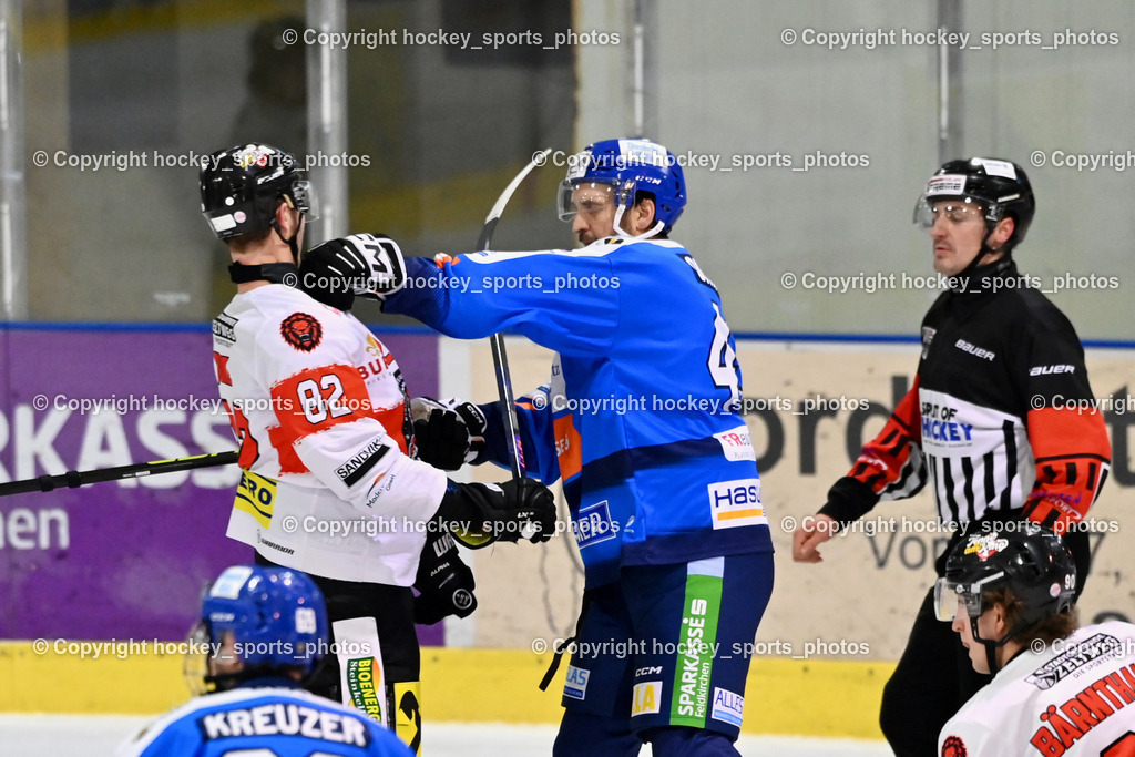 ESC SPARKASSE STEINDORF vs. EV ZELTWEG MURTAL LIONS | Faustkampf, #82 Quinz Marco EV ZELTWEG MURTAL LIONS, #43 Oraze Martin ESC Steindorf, WUNTSCHEK Dominik Referee, ESC SPARKASSE STEINDORF vs. EV ZELTWEG MURTAL LIONS, ESC SPARKASSE STEINDORF vs. EV ZELTWEG MURTAL LIONS am 27.12.2025 in Steindorf (Ossiachersee Halle), Austria, (Photo by Bernd Stefan)