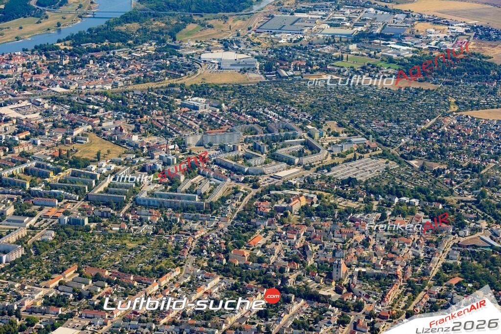 Das Luftbild der Stadt Schönebeck wurde 2022 vom Flugzeug heraus erstellt (keine Drohnen-Aufnahmen) Aufnahmehöhe ca.450 Meter- hohe Bildauflösung und Druck-Qualität. Garantiert!