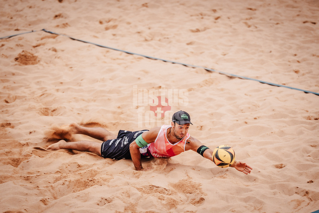Beachvolleyball | Männer | Allianz German Beach Tour 2025 | Tourstop München | 10.07.2025 | Kim Huber springt zum Ball