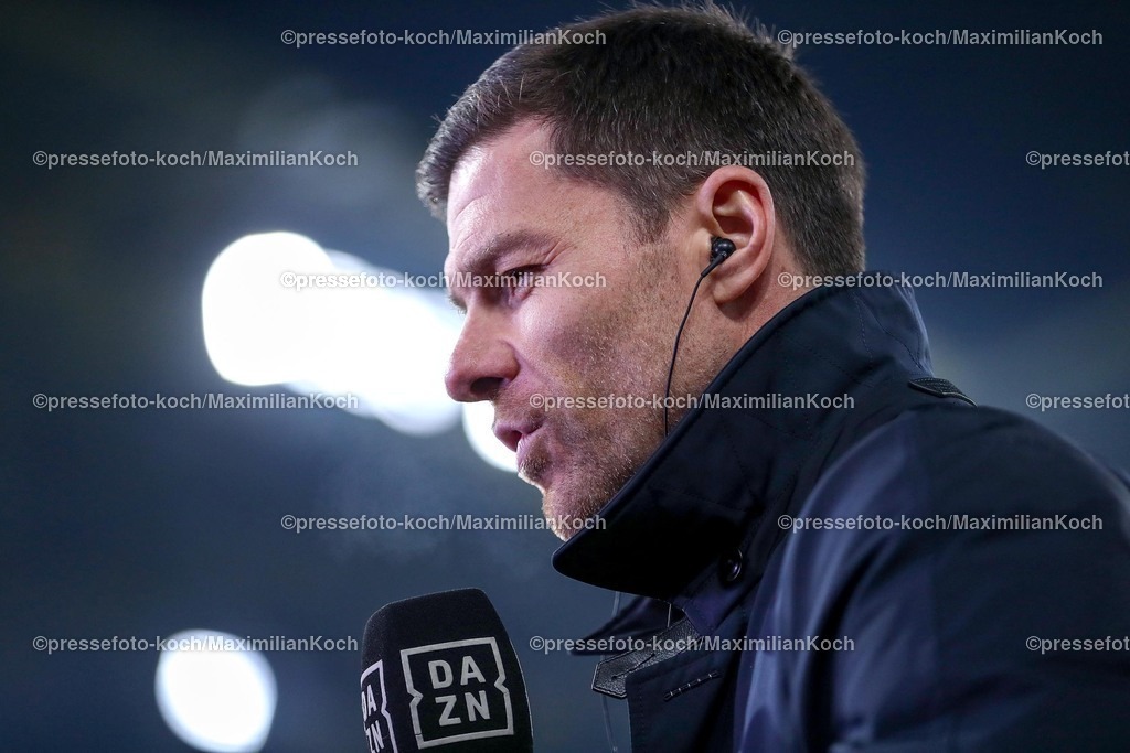 BVB10012501019 | 10.01.2025, Fußball, Borussia Dortmund - Bayer 04 Leverkusen, 1. Fußball Bundesliga, 16. Spieltag, Signal Iduna Park, Saison 2024 2025: Cheftrainer Xabi Alonso (Bayer 04 Leverkusen Trainer) vor dem SpielDFB regulations prohibit any use of photographs as image sequences and or quasi-video.