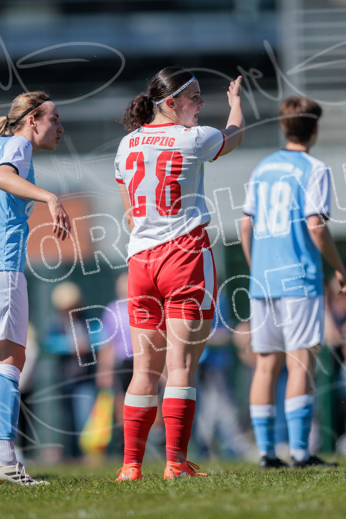 Gipfeltreffen der Frauen: Finale um den Sachsenlotto Landespokal 2026 | Am 1. Mai 2026 trafen im Endspiel des Sachsenlotto Landespokals die Frauen des Chemnitzer FC und die zweite Mannschaft von RasenBallsport Leipzig aufeinander. Vor stimmungsvoller Kulisse kämpften beide Teams ab 15:00 Uhr um die begehrte Trophäe des sächsischen Fußballs. Diese Galerie zeigt die Highlights, packende Zweikämpfe und die emotionalsten Momente des Finaltags. - Realisiert mit Pictrs.com