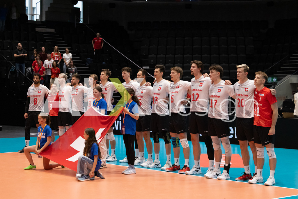 Luxembourg v Switzerland - CEV European League Men | KRIENS, SWITZERLAND - JUNE 12: Team of Switzerland during the national anthem at the CEV European League match between Luxembourg and Switzerland at Pilatus Arena on June 12, 2026 in Kriens, Switzerland. - Realisiert mit Pictrs.com