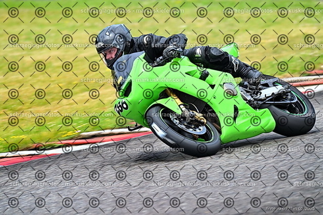 25bt02-0312 | markuskiefer.com - Realisiert mit Pictrs.com