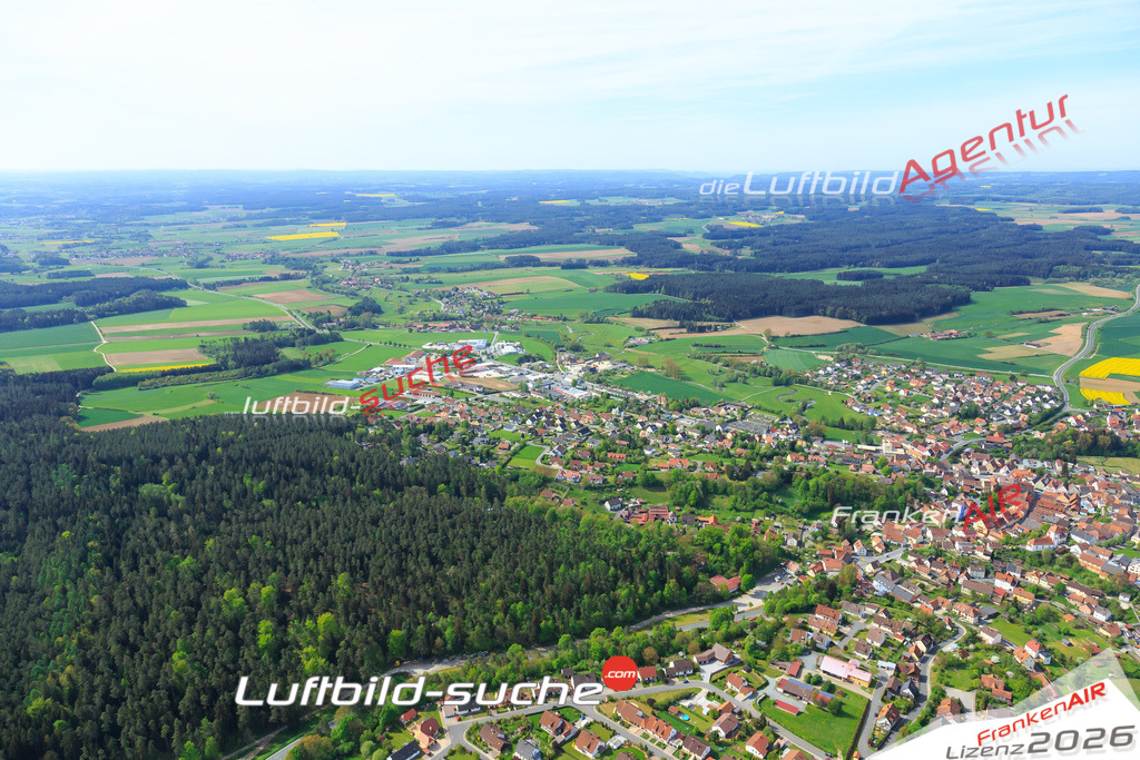 Die Luftaufnahme der Stadt Hollfeld wurde vom UL-Flugzeug heraus erstellt ( keine Drohne )- hohe Auflösung für beste Qualität