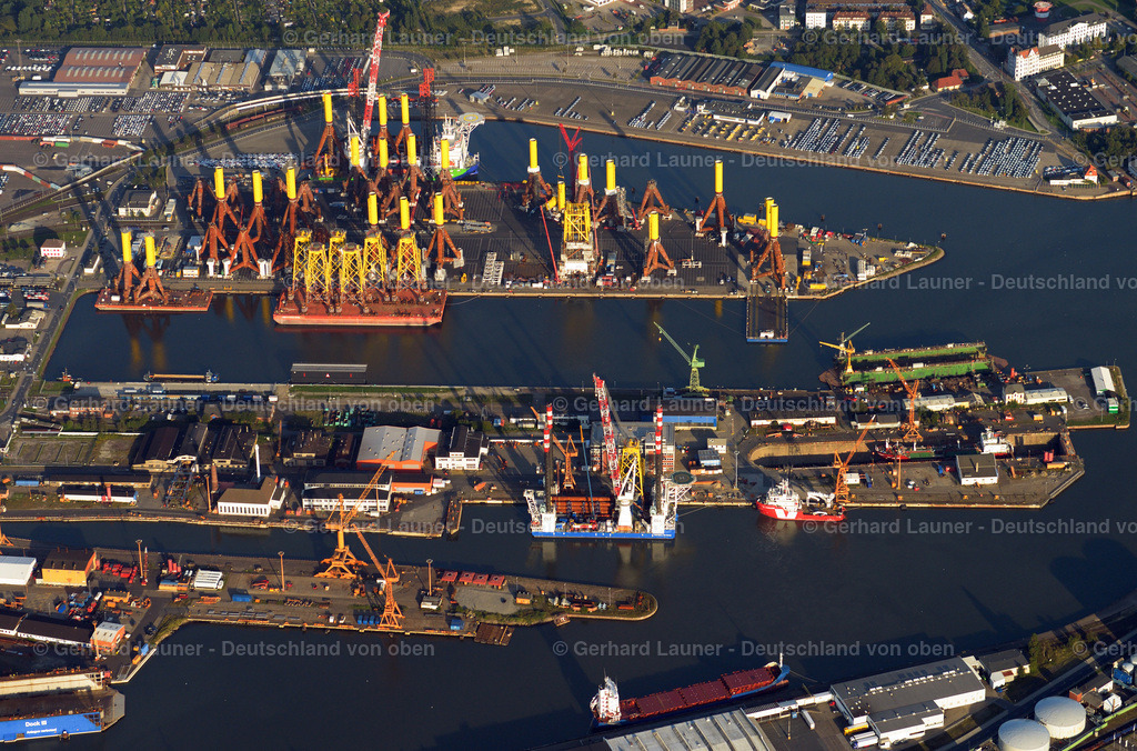 3293199 | BREMERHAVEN 01.06.2020 Containerterminal im Containerhafen des Überseehafen Am Nordhafen in Bremerhaven im Bundesland Bremen. // Container Terminal in the port of the international port Am Nordhafen in Bremerhaven in the state Bremen. Foto: Gerhard Launer