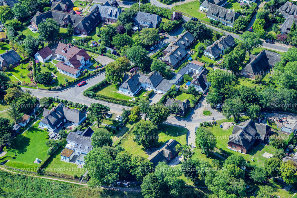 Sylt_Keitum_Altfriesches_Haus_Seit_1640_Alter_Kirchweg_ELS_3446130825 | SYLT 13.08.2025 Sehenswürdigkeit und Tourismus- Attraktion des Geschichts- Denkmal " Alt Friesisches Haus " an der Straße Alter Kirchweg in Keitum auf der Insel Sylt Nordsee - Insel im Bundesland Schleswig-Holstein, Deutschland. // Sightseeing and tourist attraction of the historical monument "Old Frisian House" on the street Alter Kirchweg in Keitum on the island of Sylt, North Sea island in the federal state of Schleswig-Holstein, Germany. Foto: Martin Elsen