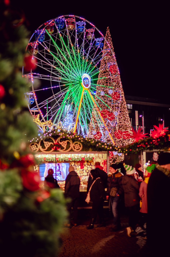 Weihnachtsmakt Leipzig | Weihnachten auf dem Augustusplatz in Leipzig - Realisiert mit Pictrs.com
