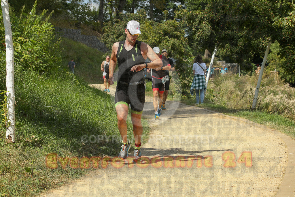 250824_1332_EX1_2753 | Sportfotografie im Rhein-Sieg Kreis, Köln, Bonn, NRW, Rheinland Pfalz, Hessen, etc. Unser Tätigkeitsfeld umfasst den Laufsport vom Volkslauf über den Marathon, Duathlon, Triathon bis zum Ultralauf wie Kölnpfad Ultra oder Schindertrail.