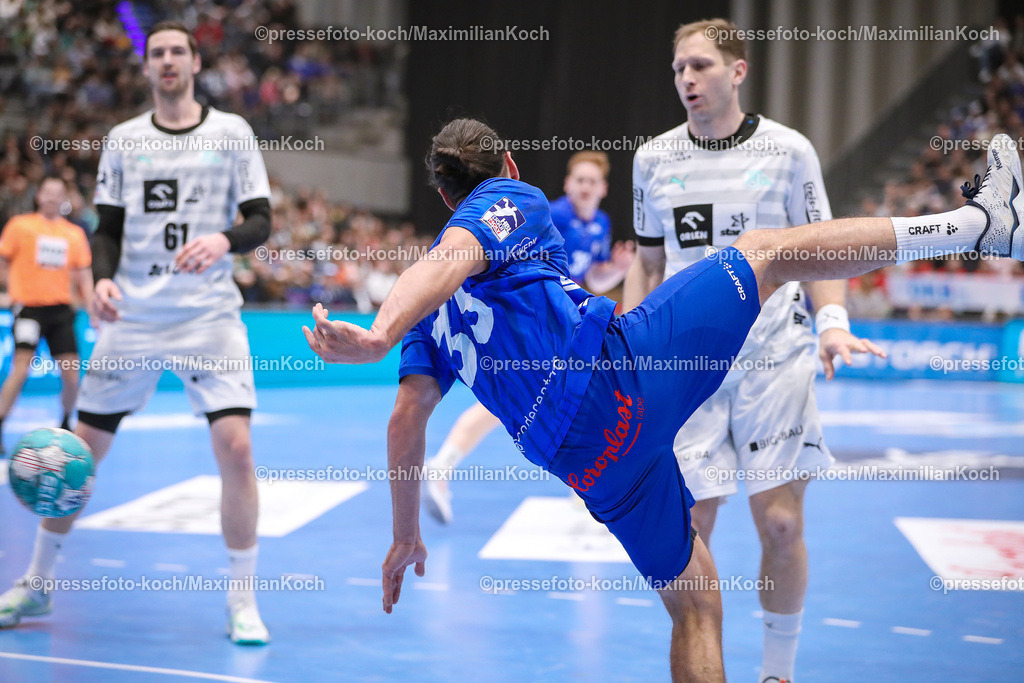 Due1HBL11022401010 | 11.02.2024, Handball, Düsseldorf, Mitsubishi Electric Halle, Liqui Moly Handball Bundesliga, Spieltag 21, Saison 2023 2024, Bergischer HC - THW Kiel: Eloy Morante Maldonado (Bergischer HC) wirft den Ball rückwärts auf das Tor