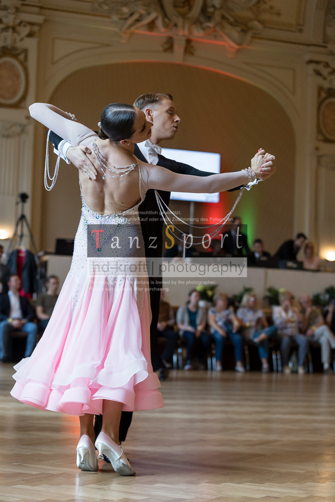 20240706_HGR_B_Std_6790 | Tanzsportbilder, Standardtanz, Lateintanz, WDSF, DTV, LTVB, dancecomp, goc, hessen tanzt, blaues band der spree, walzer, tango, wiener walzer, slowfox, quickstepp, samba, rumba, cha-cha-cha, paso doble. jive, hd-kroft photography, turniertanzsport