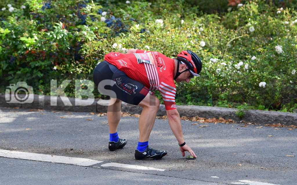 KBS Picture_Cyclassica-Hamburg_200823_009 | Rennradfahrer verliert sein Handy , 
Bemer Cyclassics Hamburg Radrennen 2023 , 
Durch Hamburg und Schleswig-Holsten ,
UCI-WorldTour-Rennen Profi-Elite Herren ca.200KM , 
Amateurradfahrer Jedermann Rennen 60KM ,
Amateurradfahrer Jedermann Rennen 100KM , - Realisiert mit Pictrs.com