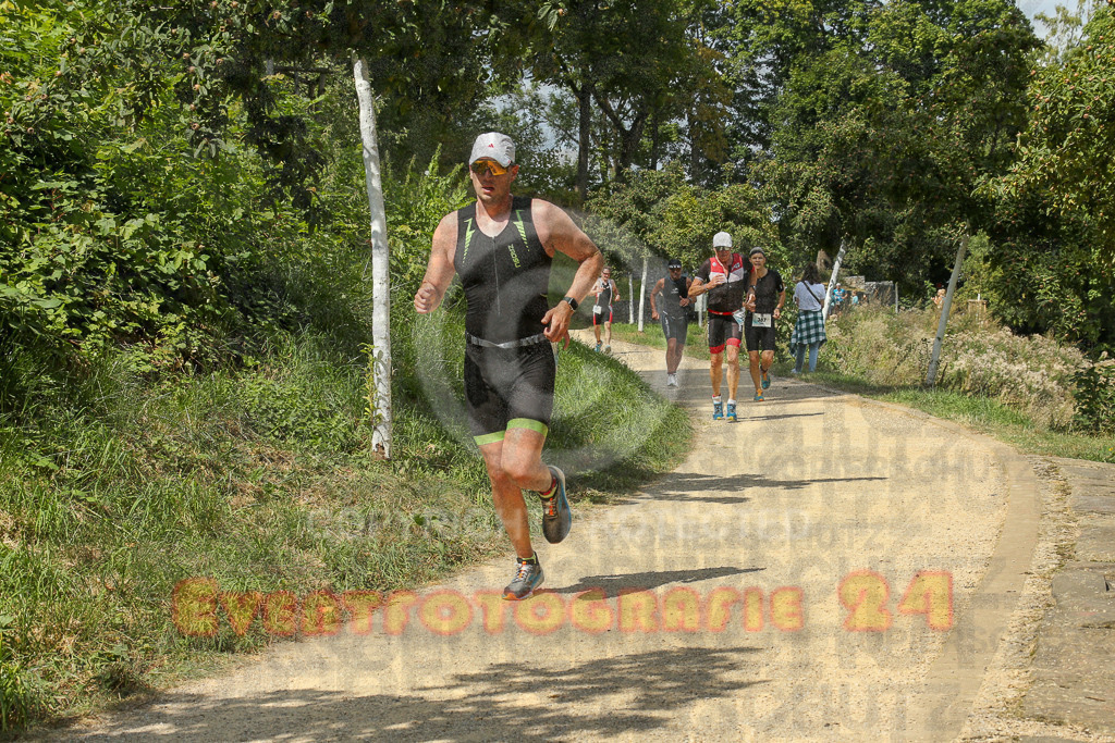 250824_1332_EX1_2754 | Sportfotografie im Rhein-Sieg Kreis, Köln, Bonn, NRW, Rheinland Pfalz, Hessen, etc. Unser Tätigkeitsfeld umfasst den Laufsport vom Volkslauf über den Marathon, Duathlon, Triathon bis zum Ultralauf wie Kölnpfad Ultra oder Schindertrail.