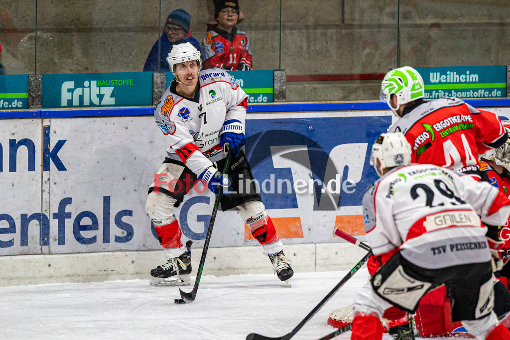 TSV Peißenberg Miners vs Legenden 20 TSV Peißenberg | TSV Peißenberg Legenden 20 Jahre Bayernliga, TSV Peißenberg Miners vs Legenden 20 TSV Peißenberg,Manfred Guggemoos (Legenden 77) in Aktion,2024-09-13 in Peißenberg (Eisstadion)Manfred Guggemoos (Legenden 77)Copyright: WolfgangxLindner