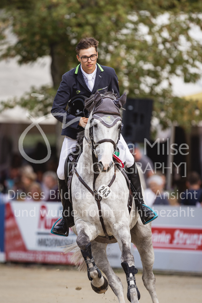 230827_Delbrueck_GrosserPreis-577 | Deine schönsten Turniermomente als professionelle Fotos! Entdecke hochwertige Pferdesport-Fotografie im Online-Shop. Jetzt Fotos finden & bestellen!