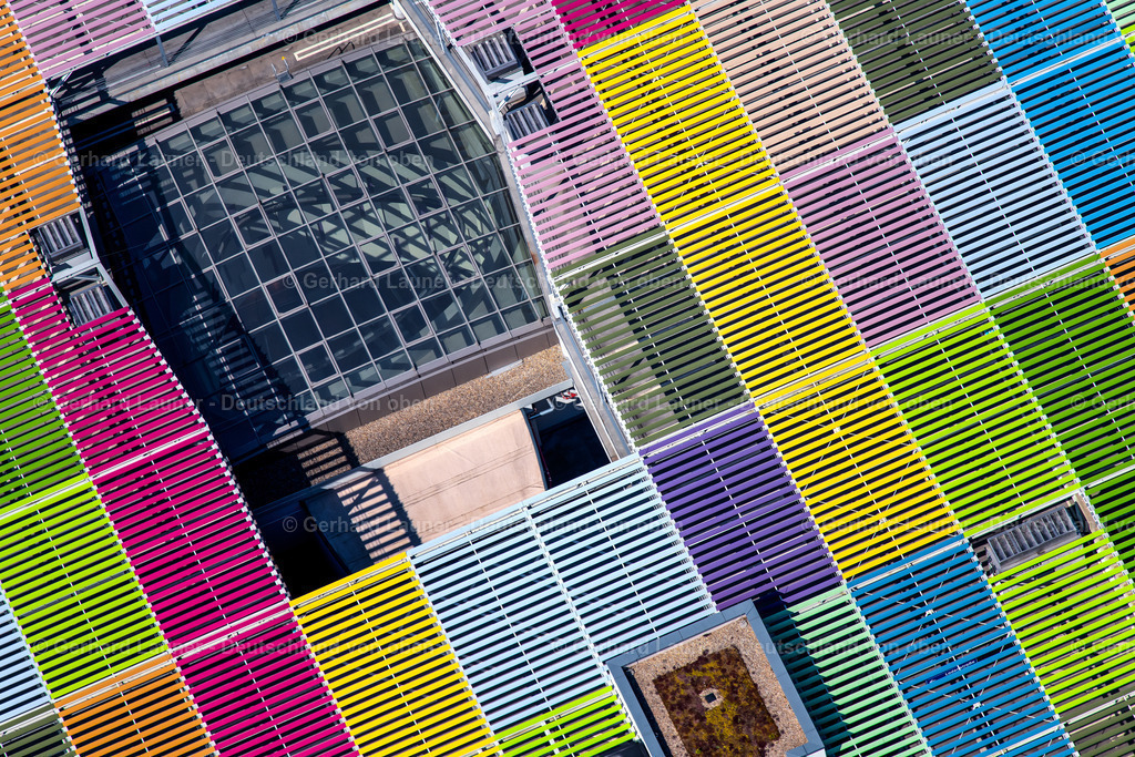 4020495 | farbige Strukturen auf dem Dach des Einkaufscenters Skyline Plaza, Frankfurt am Main