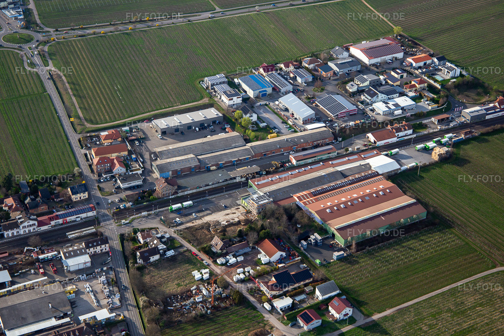 Luftbild: Flaschengroßhandlung Wittmer GmbH in Kirrweiler im Bundesland Rheinland-Pfalz in Deutschland.Foto: IMG_139969.jpg vom 14.03.2024 durch Werner Riehm/FLY-FOTO.deAuflösung des Originals: 5472 x 3648 px