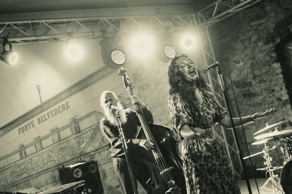 Maria Markesini Konzert | Maria Markesini meets Klazz Brothers im Forte Belvedere Leisnig zum Festival Hallo Leisnig 2022. - Realisiert mit Pictrs.com