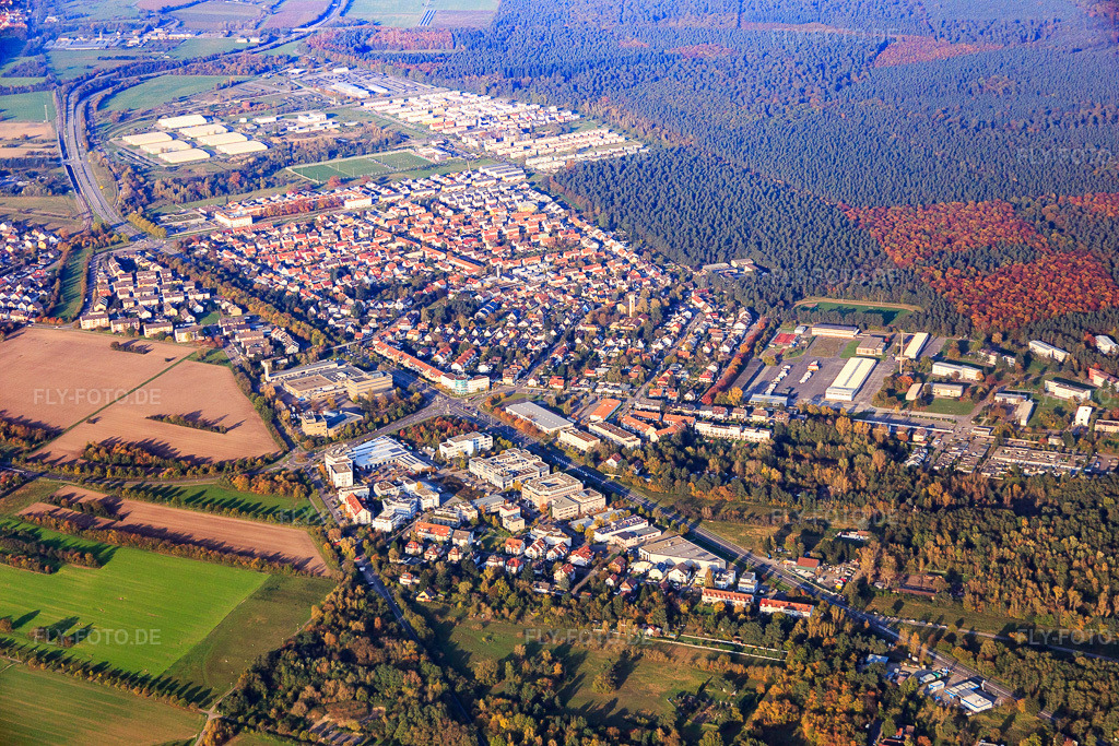 Luftbild: Ortsteil Kirchfeld aus Südwesten im Ortsteil Neureut in Karlsruhe im Bundesland Baden-Württemberg in Deutschland. Foto: IMG_075462.jpg vom 26.10.2014 durch Werner Riehm/FLY-FOTO.deAuflösung des Originals: 5472 x 3648 px