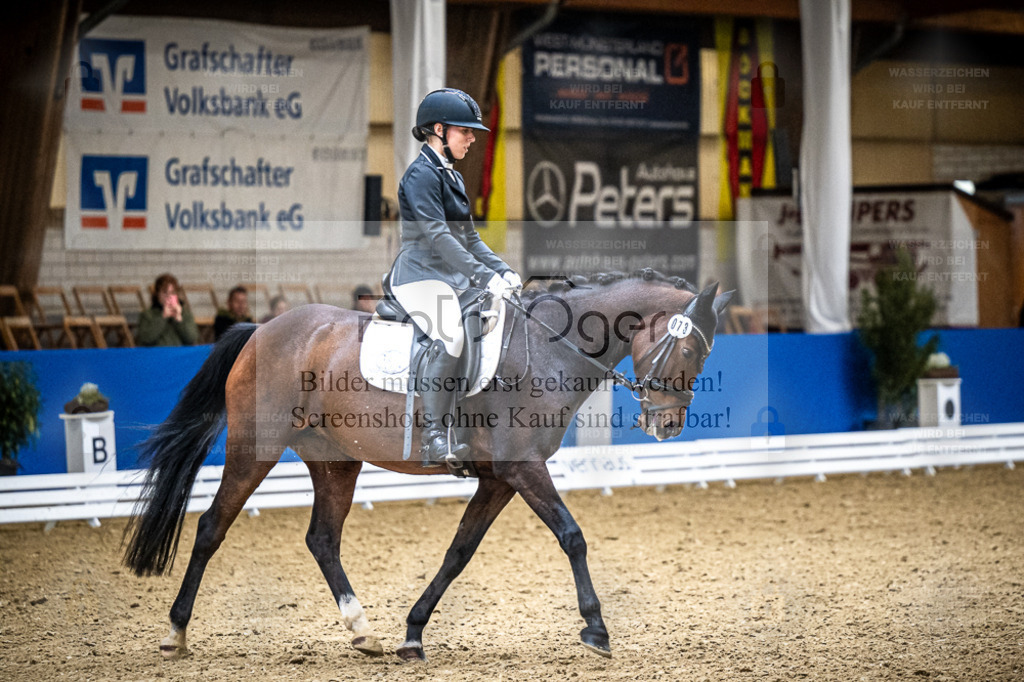 DOS_3756 | Entdecke hochwertige Reitturnierfotos von Foto Oger. Professionell, emotional und authentisch – jetzt Lieblingsmomente im Shop bestellen. - Realisiert mit Pictrs.com