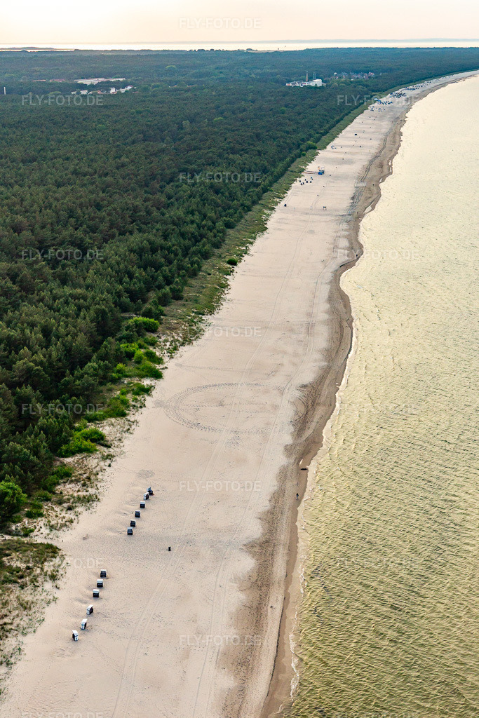 Luftbild: Hundestrand Trassenheide in Trassenheide im Bundesland Mecklenburg-Vorpommern in Deutschland. – Foto: IMG_141411.jpg vom 06.06.2024 durch Werner Riehm/FLY-FOTO.de – Auflösung des Originals: 3648 x 5472 px – Hundestrände auf Usedom –