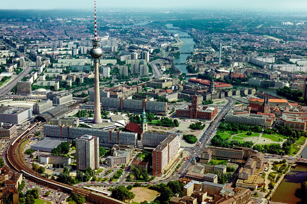 9000101 | Berliner Fernsehturm am Alexanderplatz 1990