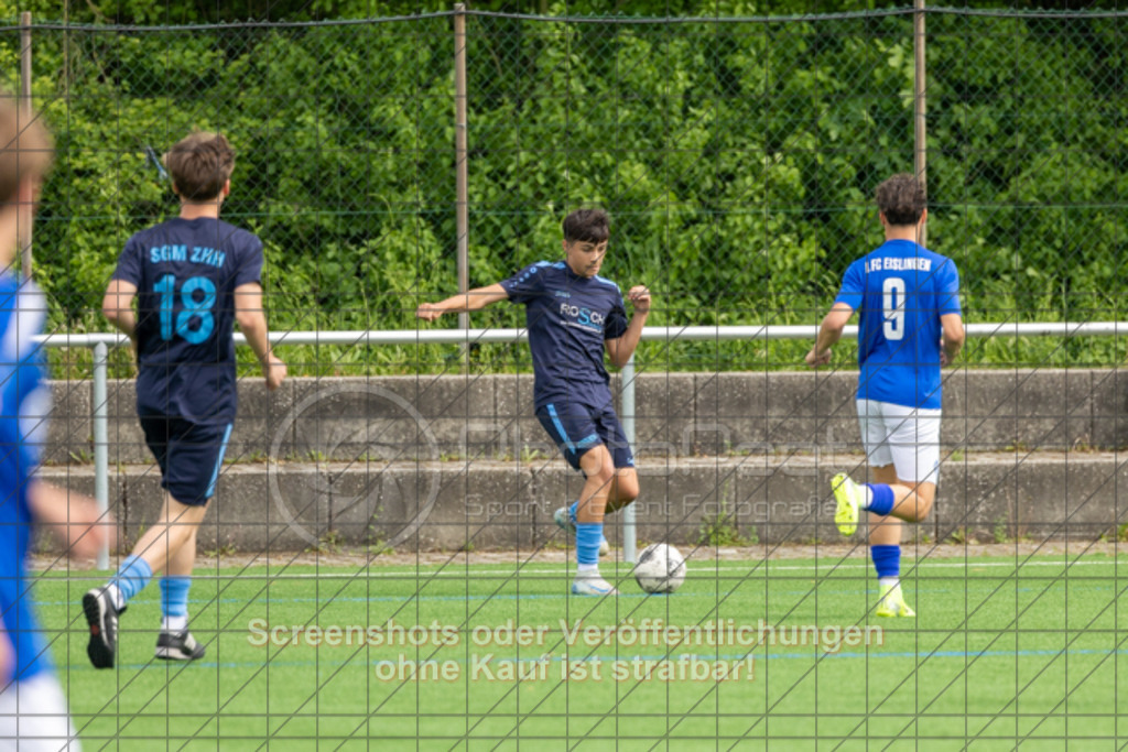 20250503_151400_0289 | #, 1.FC Eislingen (hellblau) vs. SGM TSG Zell-Hattenhofen-Holzmaden (dunkelblau), Jugend-Fussball, C-Junioren Landesstaffel Mitte, 18. Spieltag, Saison 20242025, Kunstrasenplatz, Haldenstraße 45, 73054 Eislingen, 03.05.2025 - 1500 Uhr,Foto: PhotoPeet-Sportfotografie/Peter Harich