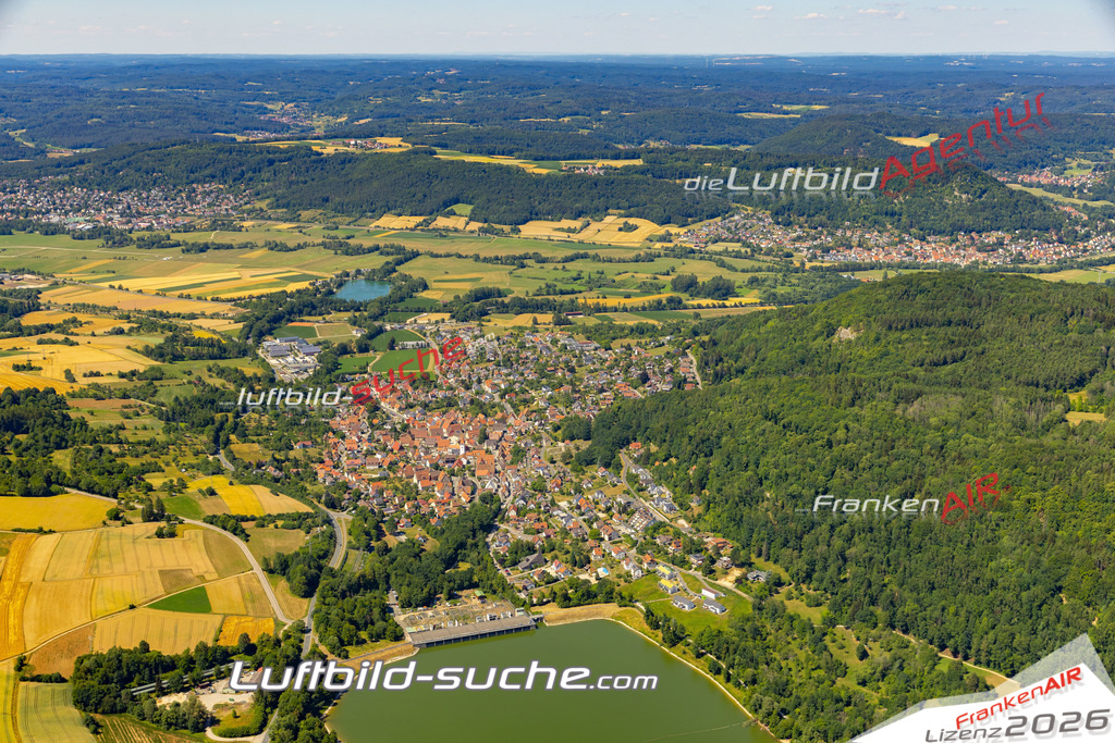 Aktuelles Luftbild von  Happurg - Die Luftaufnahme wurde 2022 mittels UL-Flugzeug erstellt ( keine Drohne ) - hochauflösende Kamera-Systeme von  Canon -Beste Qualität - Für grossformatige Ausdrucke geeignet. Die Geschenkidee !