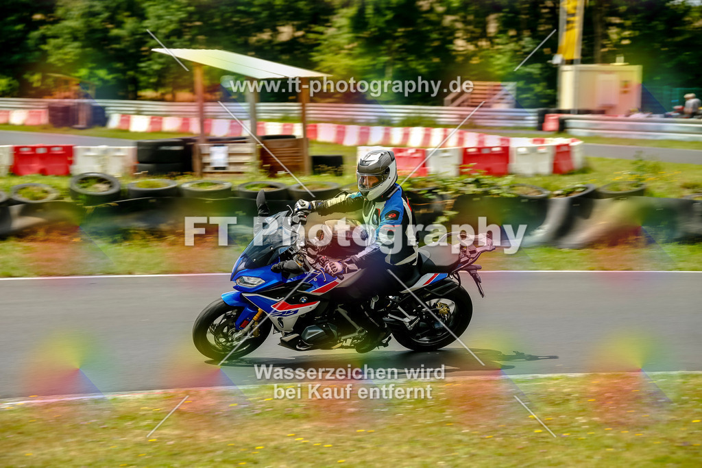 VBK-4975 | Hier findet Ihr Bilder von Touristenfahrten auf der Nürburgring Nordschleife oder von anderen Veranstaltungen die ich besucht habe. Viel Spass beim Durch Schauen 