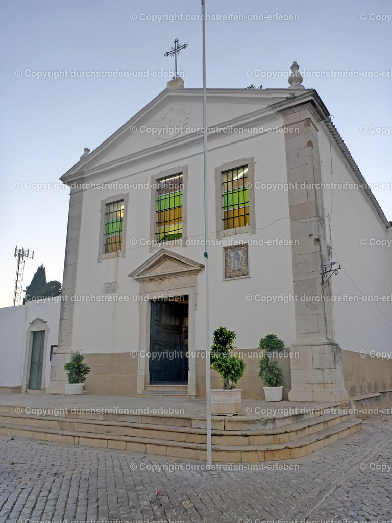 Igreja Matriz da Fuseta, Algarve, Portugal | Die Igreja Matriz da Fuseta liegt malerisch nahe der Küste, - Realisiert mit Pictrs.com