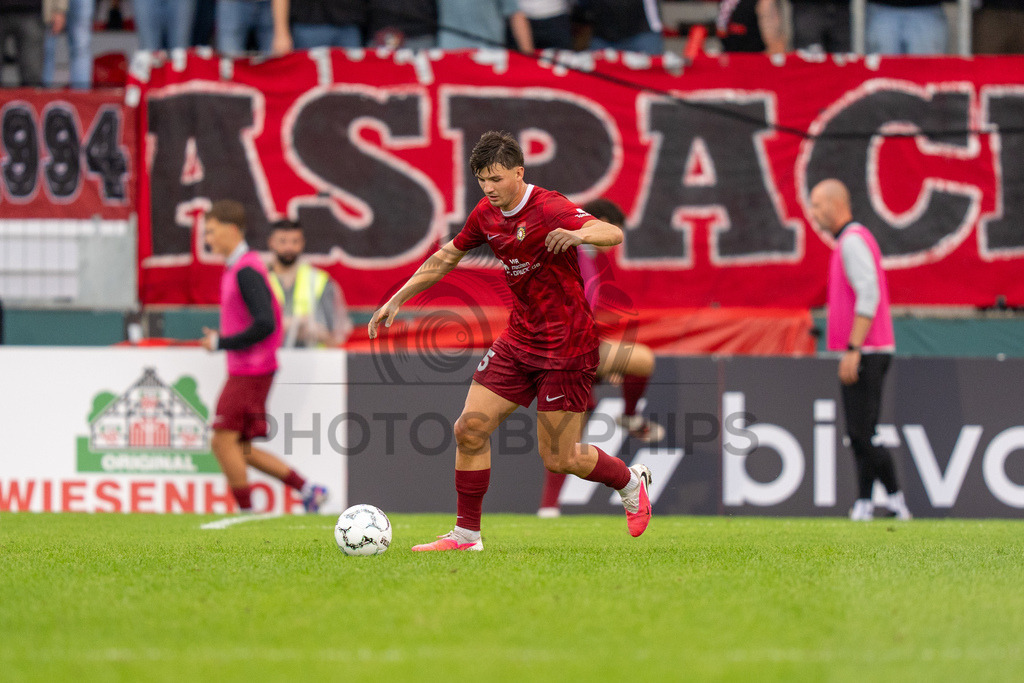 SG Sonnenhof Großaspach vs. Arminia Bielefeld, Fussball, DFB-Pokal, 1. Runde, 22.08.2026 | Antonis Aidonis (SG Sonnenhof Großaspach, #15),SG Sonnenhof Großaspach vs. Arminia Bielefeld, Fussball, DFB-Pokal, 1. Runde, 22.08.2026,DFB regulations prohibit any use of photographs as image sequences and/or quasi-video