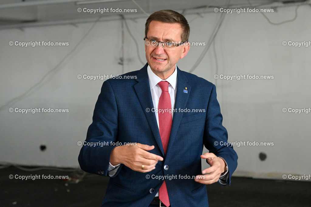 Pressekonferenz LR Markus Achleitner (VP)_ Neues Aktionsprogramm zur Orts- und Stadtkernbelebung in Ooe_ 08.05.2023-23 | 08.05.2023, Perg, AUT, Pressekonferenz LR Markus Achleitner (VP), Neues Aktionsprogramm zur Orts- und Stadtkernbelebung in Ooe, im Bild LR Markus Achleitner (VP)