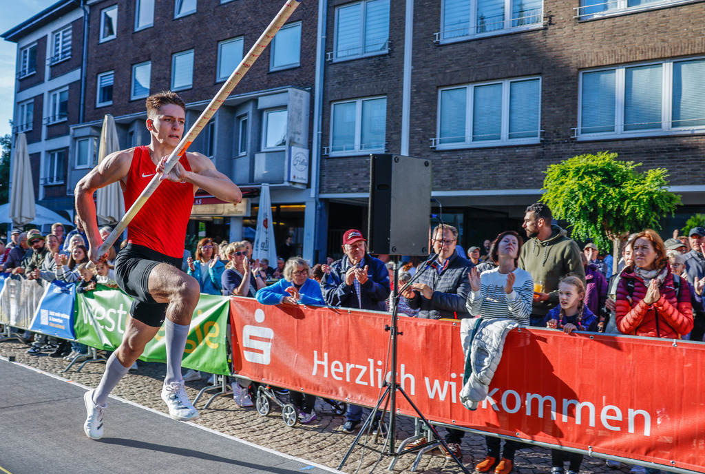 top-top.de 240913-139 | Foto, Video, Fotografie, Videografie, Fotobox, DJ, Discjockey, Musik, Musikbox, Veranstaltung, Photobooth, Amazon, Ebay, Buchtipp, Bestseller, Autor, Verlag, Buch, Wesel, Hamminkeln, NRW, Dinslaken, Rees, Drohne, Hochzeit, Party, Fotobox, Wesel, Fotograf