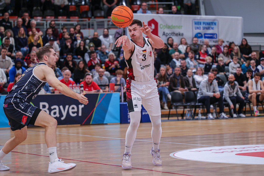 Pro A BAYER GIANTS vs Eisbären Bremerhaven-99 | Fotos von Basketballspielen aus dem Raum NRW fotografiert von Gero Mueller-Laschet und Daniel Schaefer - Realisiert mit Pictrs.com
