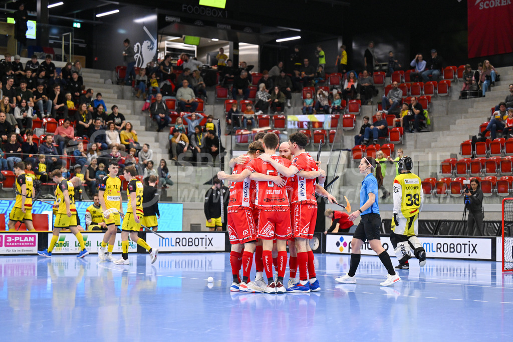 HC Rychenberg vs Floorball Köniz - 18. Dezember 2022 | HC Rychenberg vs Floorball Köniz
AXA Arena, Winterthur
Raul Willfratt (#51 Floorball Köniz) erzielt das 2:1.
Bild: Sportfotografie Markus Aeschimann | www.markus-aeschimann.ch - Realisiert mit Pictrs.com